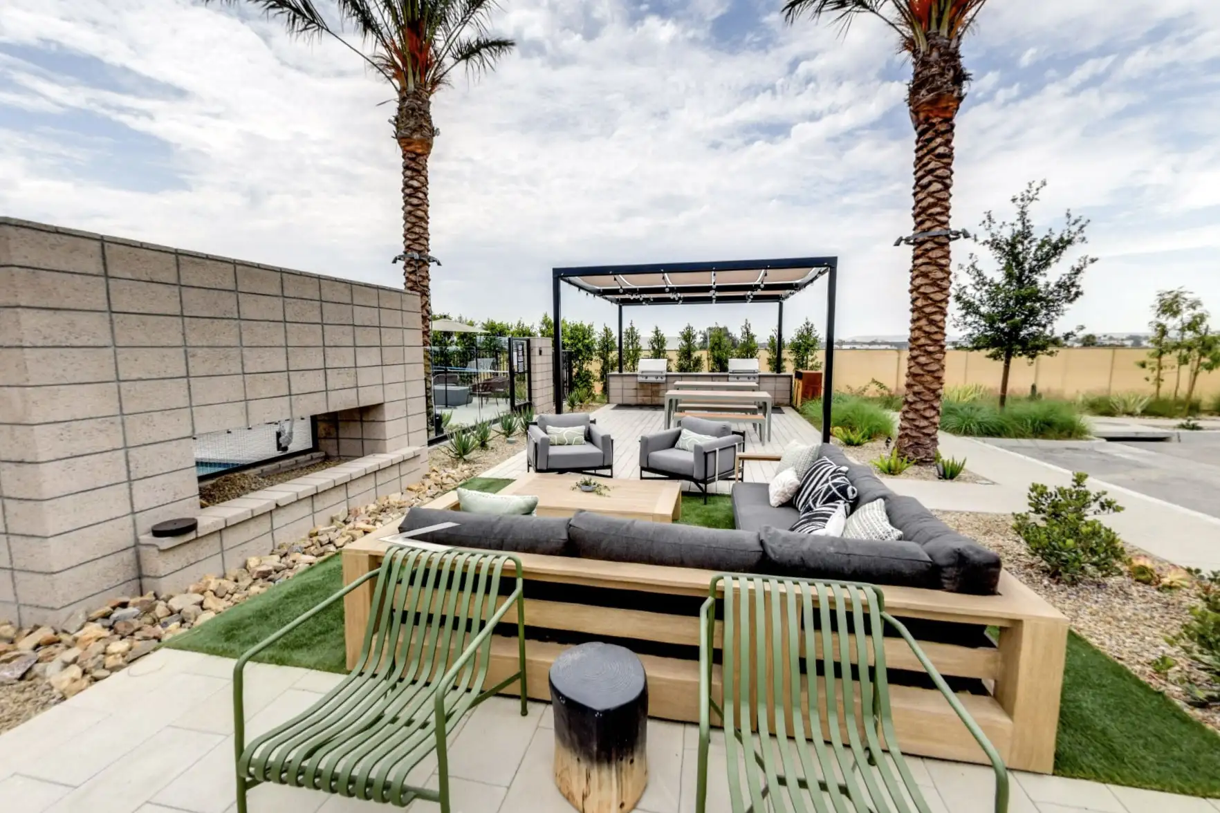 Mason Outdoor Lounge Virtual Tour